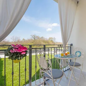 Apartment Martesi, Baderna