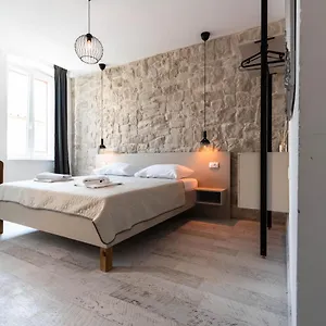 Gasthof L&b Center, Pula